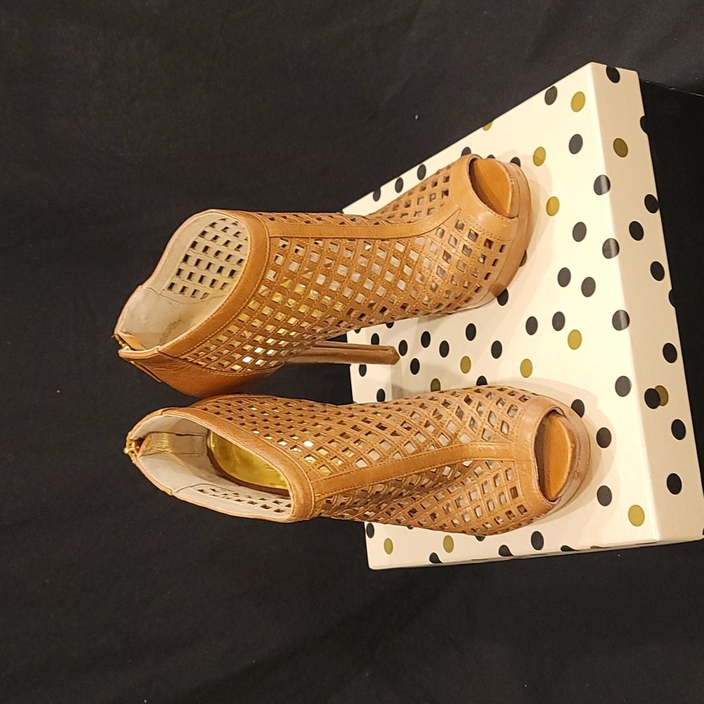 Michael Kors size 8 in women Brown sandal